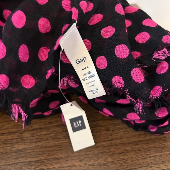 💕 NWT Gap Scarf - Picture 3 of 4